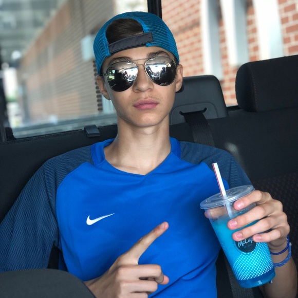 Meet your Posher, Louis - Picture 1 of 1